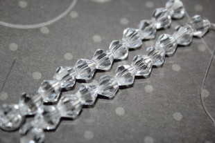 Бусины стеклянные граненые 22 шт на нити №01 прозрачный